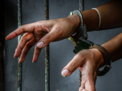 Sesso, bikini e matrimoni in cella