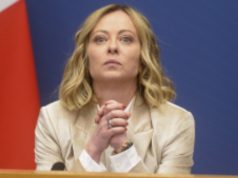 Giorgia Meloni emana un decreto anti immigrazione