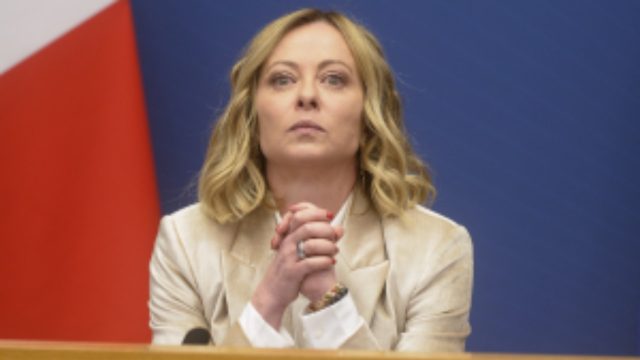 Giorgia Meloni emana un decreto anti immigrazione