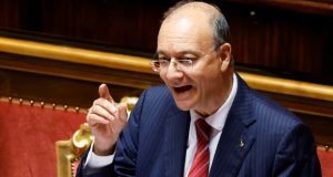 Valditara contro gli asterischi