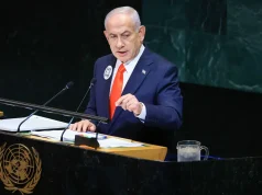 Netanyahu ordina “colpi potenti” su Gaza: la tregua che si sgretola tra diplomazia e propaganda politica